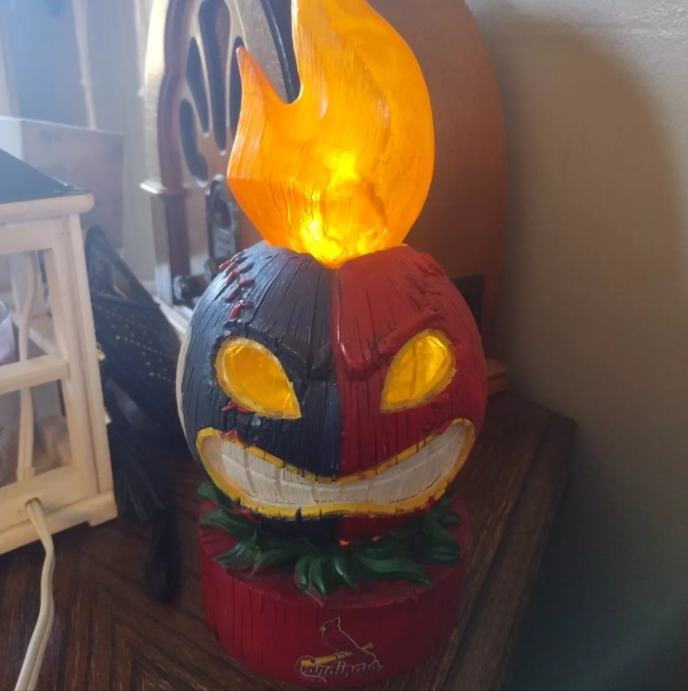 St. Louis Cardinals light up decor